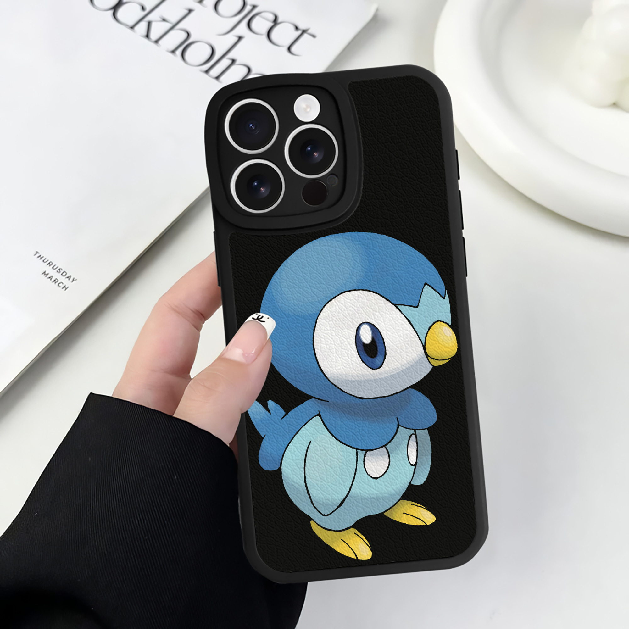 （画像用） ポケットモンスター Pokémon 【iPhone 16シリーズ対応】シリコンスマホケース（レザー調） 材質：シリコン